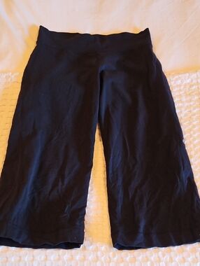 Lululemon Black Wide-Leg Capri Yoga Pants Size 8